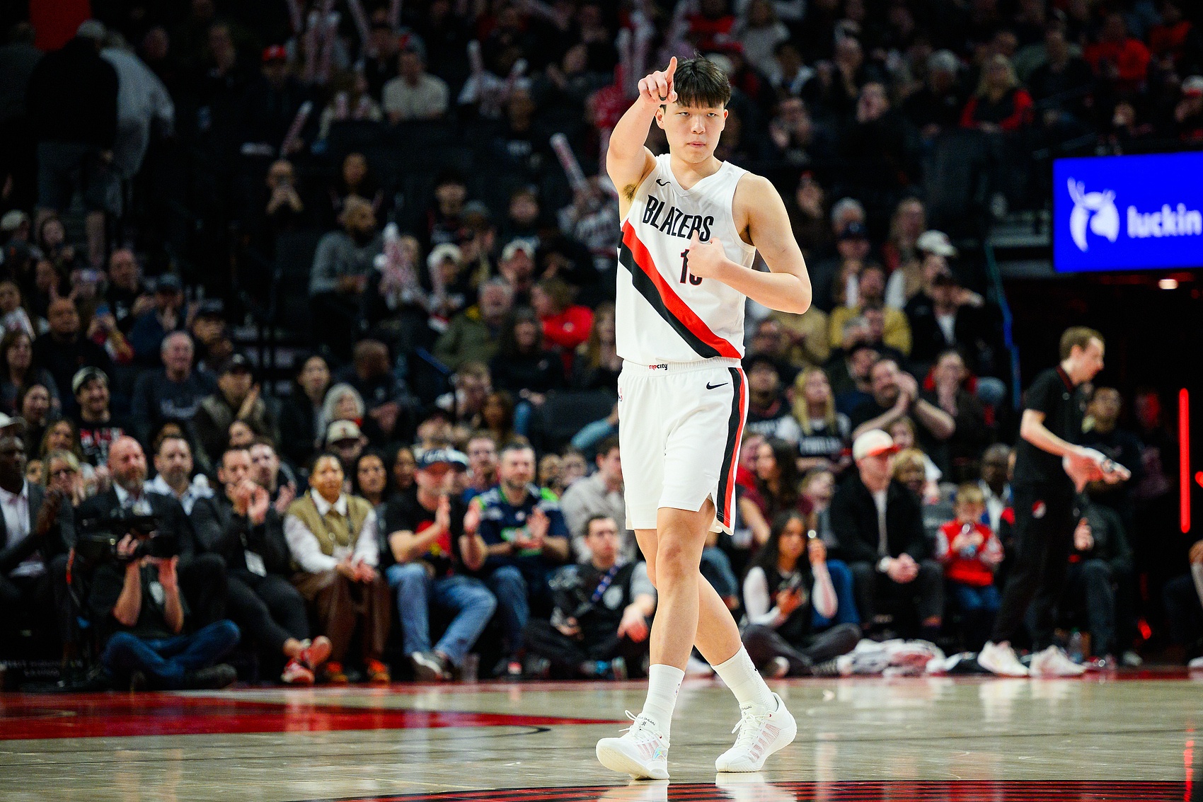 leyu-杨瀚森谈第一年打NBA感受：快 转换快&amp;节奏快&amp;要不停地折返跑
